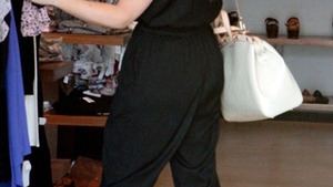 Jennifer Love Hewitt, la shopping! E maestra cumparaturilor!