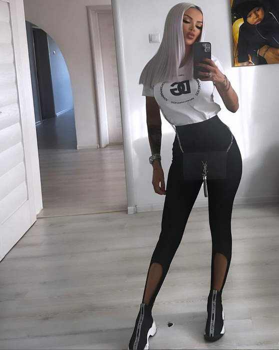 Andreea Duță a devenit și sexy-karatista, după episodul din Piața Victoriei (Foto: Instagram)