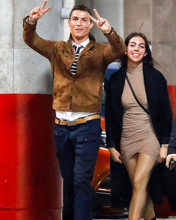 Cristiano Ronaldo a cerut-o, în sfârșit, de soție pe Georgina Rodriguez. Cum arată uriașul inel de logodnă