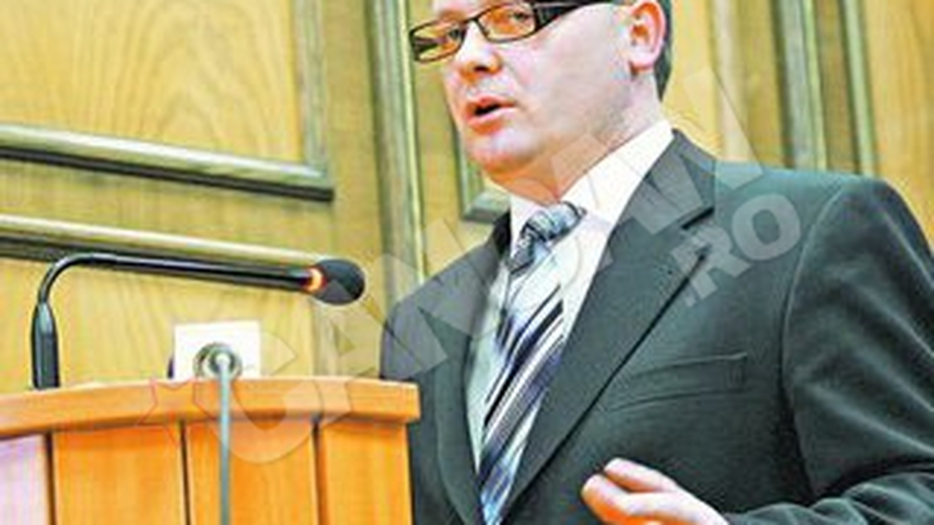 Zece politisti cercetati la Deta