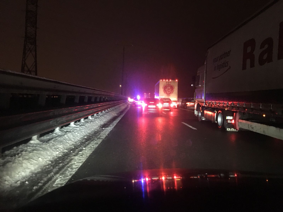 Carambol pe autostrada București-Pitești, vineri seară. 12 mașini au fost implicate!