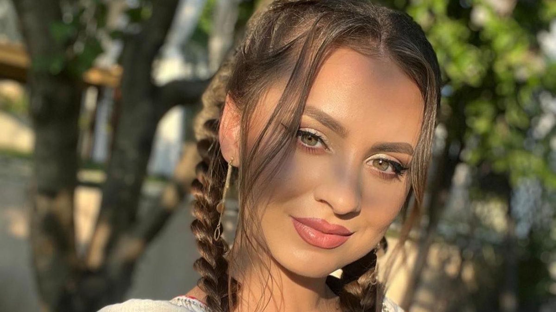 Ea este sosia Vlăduței Lupău! Cine este și cu ce se ocupă Laura Dodan. FOTO
