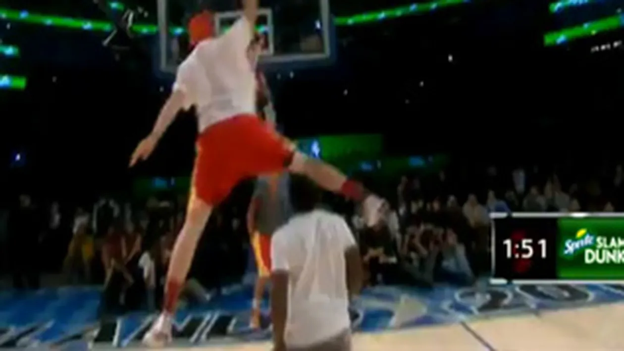 VIDEO Si albii pot sa sara! Vezi cum i-a demonstrat asta un baschetbalist lui P Diddy!