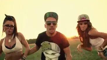 Cel mai tare hit de rap rural! Skizzo Skillz a lansat o noua melodie: Fetele se misca bini di tat! - Asculta-l si da-l pe Facebook, are deja 65.000 de views in doar 2 zile