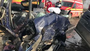 Tragedie în Mureş! Două persoane au murit, în urma unui accident grav! Alte două persoane sunt în stare gravă