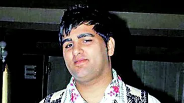 Dragostea pentru Sanziana Buruiana i-a luat mintile unui cantaret de muzica populara: Daca te mariti cu altul, ma spanzur!