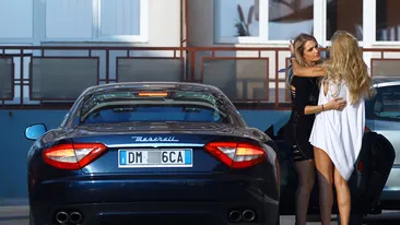 Trista si fara chef, Alina Crisan este consolata de o buna prietena. Vezi cum s-a incheiat o seara de club pentru cantareata