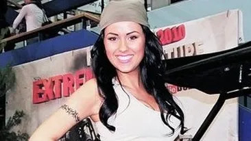 Nila a facut o noua criza de gelozie! Amicii Crudutei, pusi pe black list chiar de ziua ei