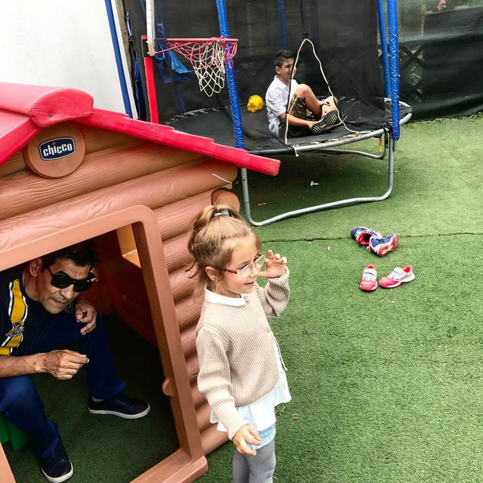 Connect-R l-a ajutat pe un artist cunoscut de la noi să nu divorțeze. Metoda inedită care a funcționat