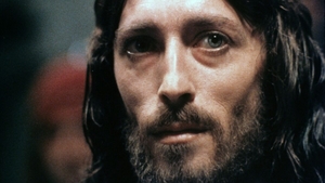 Ce face și cum arată Robert Powell, actorul din „Iisus din Nazaret”. Ce spune despre filmul care l-a făcut celebru