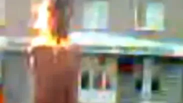 Un rus bolnav de SIDA si-a dat foc, fiind urcat pe monumentul lui Lenin