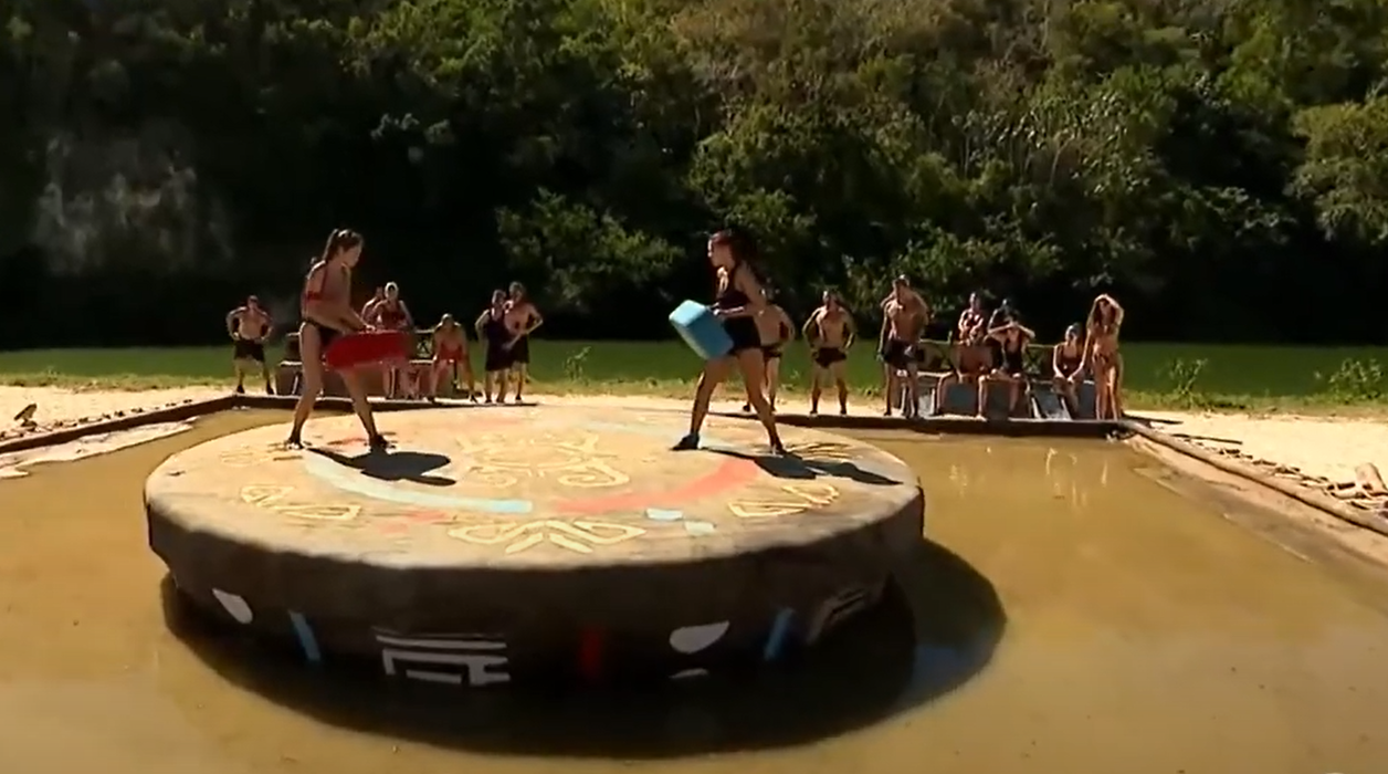 Ce apelativ i-a adresat unul dintre Faimoși Ramonei Crăciunescu, după ce Elena Chiriac a învins-o în luptă, la ”Survivor România”: ”Păi, te bate pe tine o…”