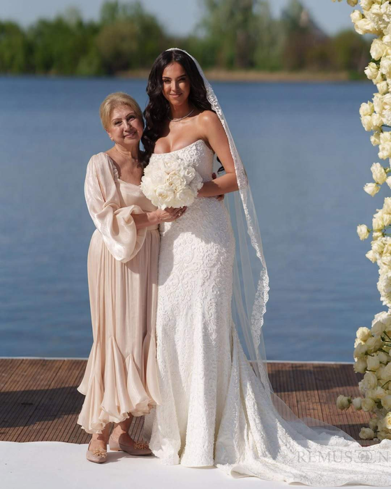 Imagini cu mama lui Dorian Popa de la nuntă