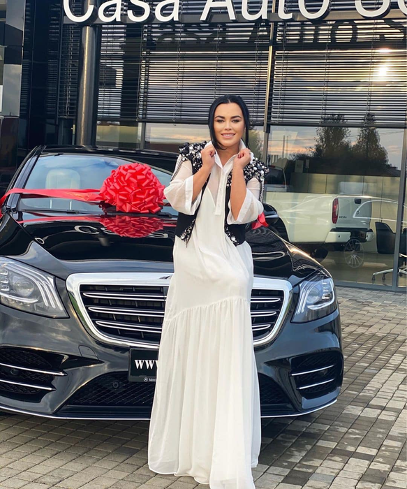 Adevărul despre relația lui Carmen de la Sălciua cu Alex Bodi: “Îi trimitea poze cu ea și mesaje”. Artista i-a împrumutat Lamborghini-ul cu 2.000 de euro