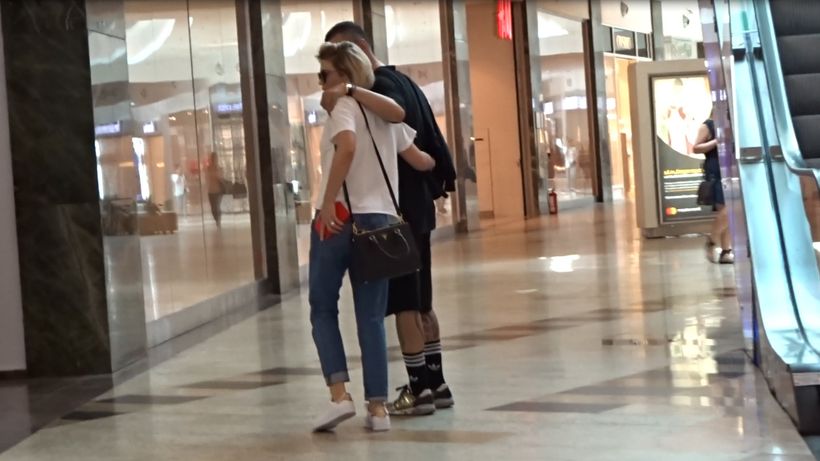 A negat că are o relaţie cu el, dar… Gina Pistol s-a abandonat total în braţele… „amicului”!