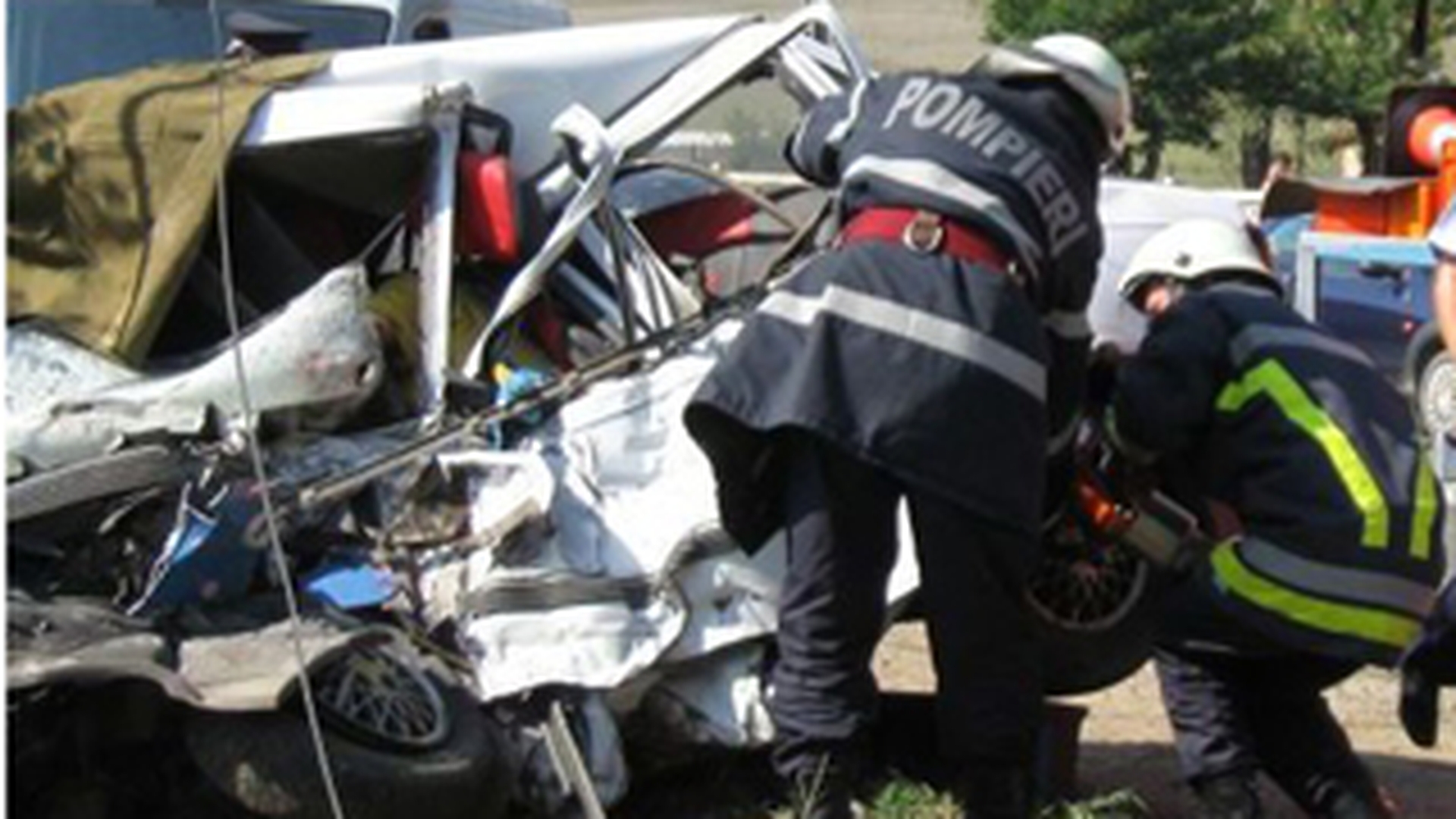 Femeie gasita moarta in portbagajul unei masini accidentate!