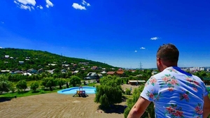 Eroul cu făcăleț de la Londra, moldoveanul care s-a luptat cu teroriștii, s-a întors acasă, la Iași. Jobul-surpriză primit de Florin Morariu de la Primărie