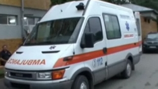 VIDEO Nesupravegheata de parinti, o fetita de doi ani a fost calcata de masina