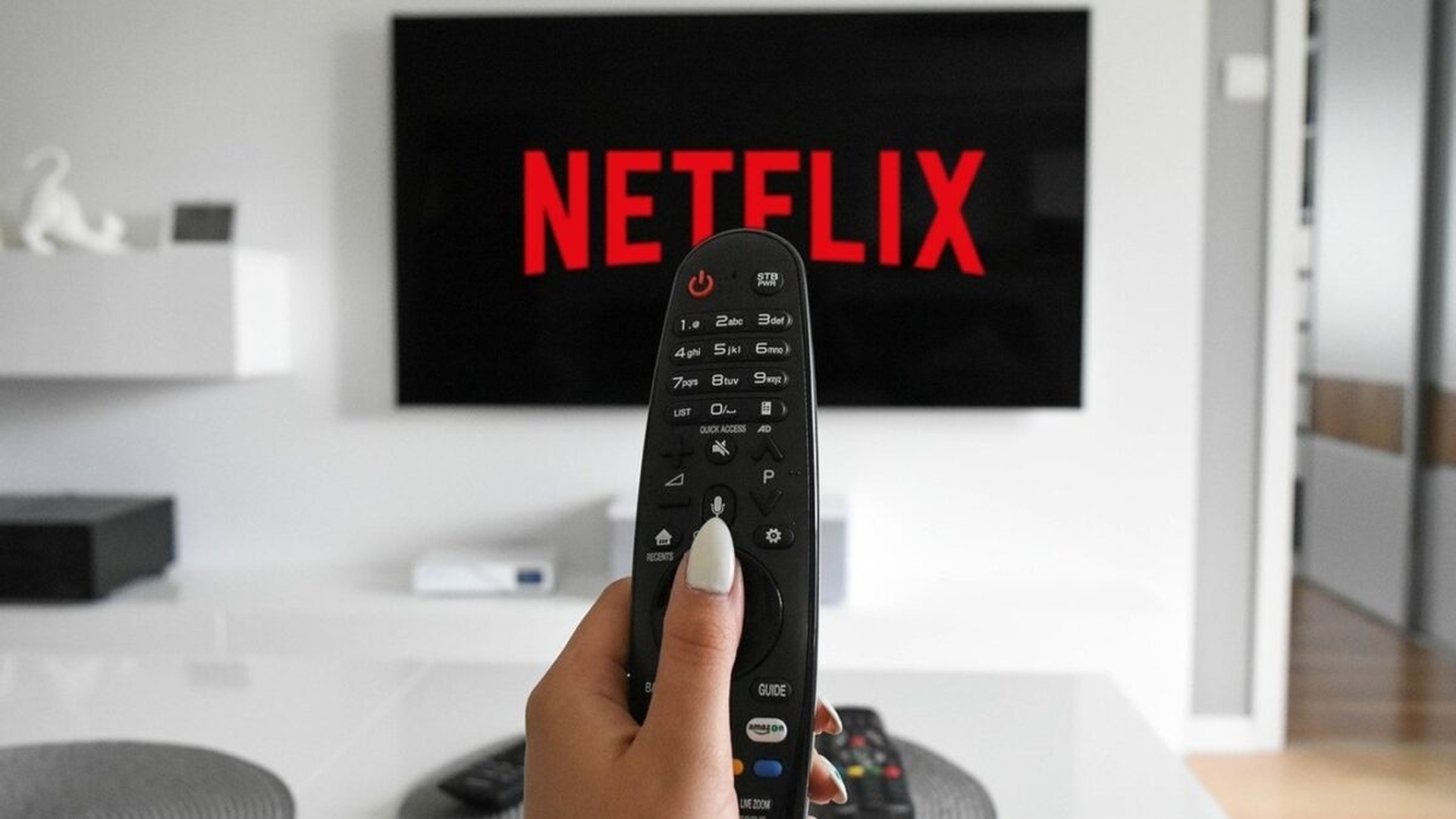 Adio, abonamentul „săracului” la Netflix! Cea mai mare platformă de streaming schimbă regulile jocului din mers