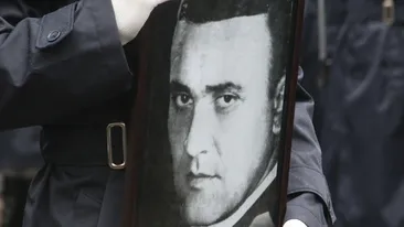 Salve de pusca pentru maestru! Baritonul Nicolae Herlea a fost inmormantat cu onoruri militare!