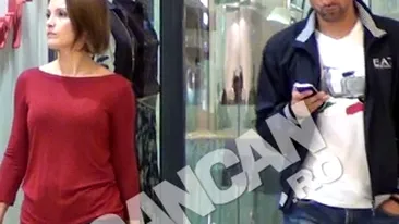Taranul si smartphone-ul! Adrian Mihalcea a iesit cu sotia in mall, dar nici macar nu s-a uitat la ea!