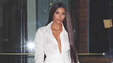 Kim Kardashian a pozat goală. Ea își promovează un nou parfum care va avea forma corpului ei