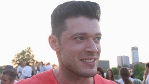 In sfarsit i-a revenit zambetul de buze! Victor Slav si-a gasit linistea dupa despartirea de Bianca. Cum s-a pozat