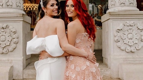 Elena Gheorghe, mesaj de pe patul de spital pentru sora ei! Ce i-a transmis artista la doar o zi după ce a devenit mamă
