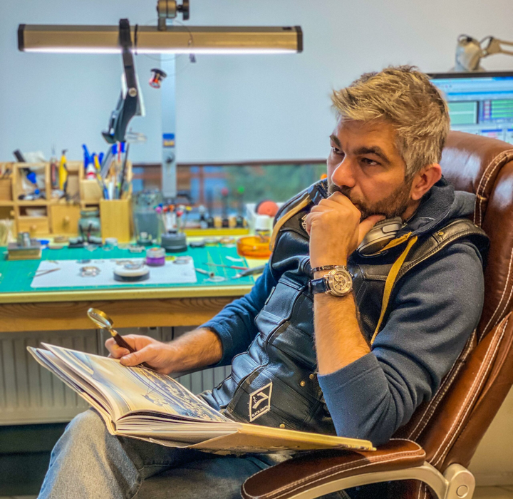 Cum arată ceasul scump și personalizat refuzat de David Popovici! Îl poartă Sylvester Stallone și Jean-Claude Van Damme, iar Papa Francisc l-a primit cadou în România