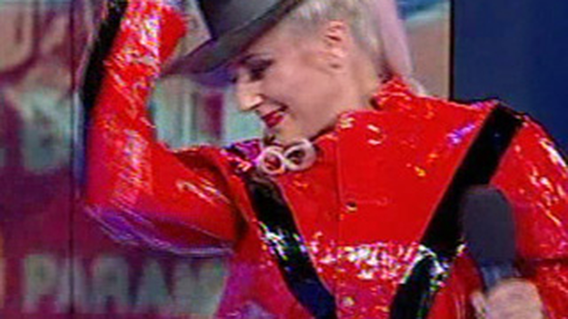 VIDEO Asta e chiar ultima!! Blonda care s-a dat la Liviu Guta a avut o relatie de trei ani cu Michael Jackson! Uite-o cum "se rupe" pe muzica Regelui Pop-ului