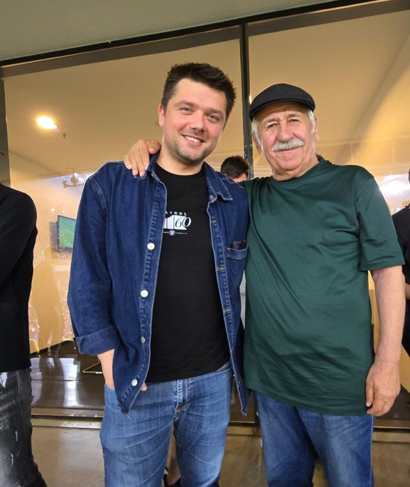 Marian Olteanu îi calcă pe urme lui Mihai Trăistariu. Actorul s-a combinat cu Lolita Cercel, artista generată cu AI: „Fizic e top”