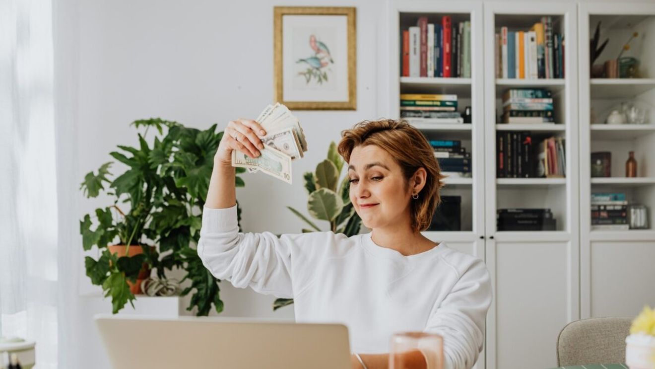 Ea a găsit secretul femeilor casnice și bogate. Află cum să fii o mamă casnică și totuși să ai propriul venit