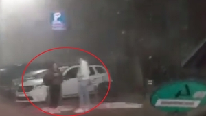 Cum au fost surprinse două prostituate din Constanța, ieșite „la treabă”. Nici viscolul și nici troienele nu le opresc să producă bani