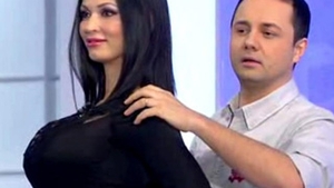 Nicoleta Luciu marturiseste: si-a marit bustul pentru ca iubitul sa nu se uite in decolteul altor fete!