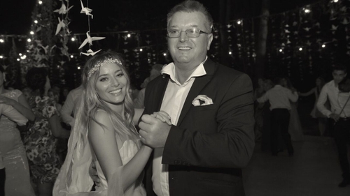 Laura Cosoi nu poate trece peste pierderea tatălui ei. Ce a postat vedeta