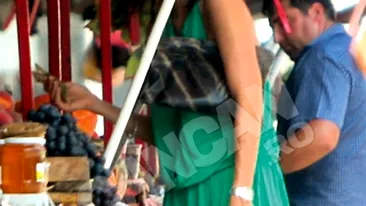 Andreea Raicu, in razboi cu propria rochie!  S-a mulat pe zonele intime