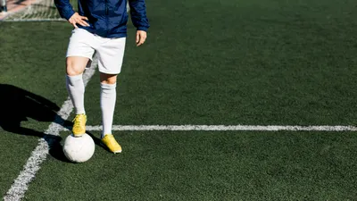 Scandal în fotbal! Celebrul jucător, prins în offside cu cea mai bună prietenă a soției sale