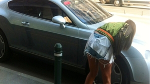 Greu in Bucuresti pentru o fata singura cu Bentley! Corina isi gaseste saptamanal cauciucurile de la masina taiate!