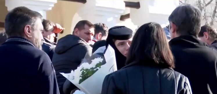 Ilina Pârvu, mama a 6 copilași care a murit la doar 35 de ani, a fost înmormântată. Imaginile durerii!