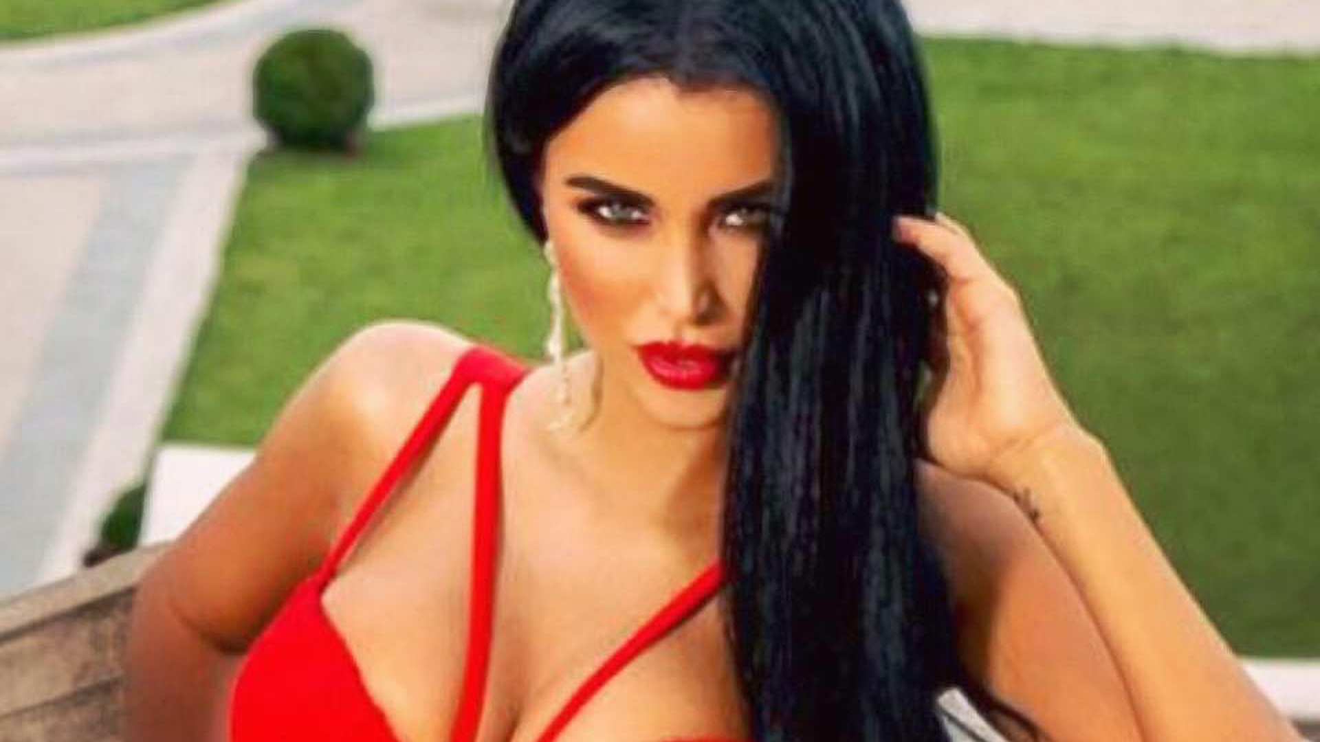 Vrea să îl cucerească pe LIVIU VÂRCIU? DANIELA CRUDU nu a mai stat pe gânduri şi s-a apucat să...