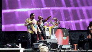 (P) Două legende ale anilor ’90 se întâlnesc pe aceeași scenă la București. Dr. Alban, invitat special în concertul Haddaway din 18 aprilie, de la București