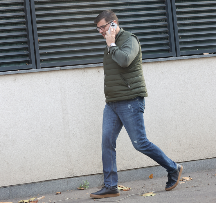 Toni Iuruc, într-o discuție telefonică (SURSA FOTO: CANCAN.RO)