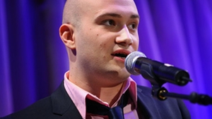 Mihai Bendeac s-a reprofilat! S-a apucat de cantat si se inregistreaza pe telefonul mobil!