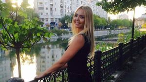 Ultimul LIVE al Denisei Manelista pe Facebook! Artista a făcut anunţul cu zâmbetul pe buze