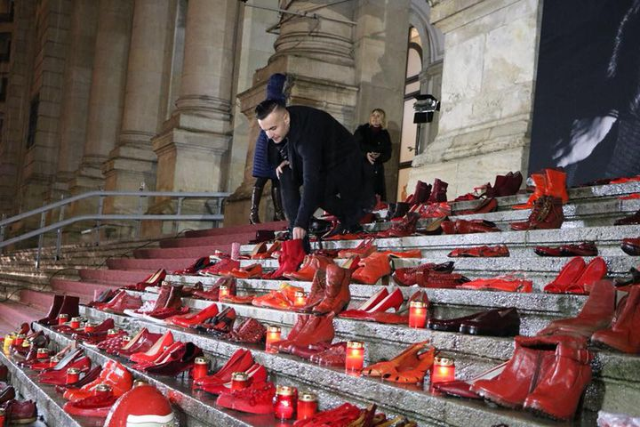 Cătălin Botezatu, mărturisiri dureroase la un an de la moartea lui Răzvan Ciobanu. Ce s-a întâmplat la priveghiul regretatului designer: “Mama lui a ridicat capacul sicriului și…”