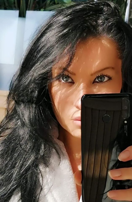 Simona Sensual a făcut plângere la Poliție, din cauza hărțuitorului (Foto: Instagram)
