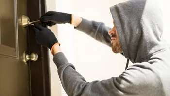 Semnul pe care mulți îl ignoră, dar care anunță un posibil jaf. Metoda folosită în Franța