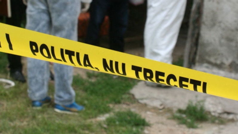 Scene uluitoare în cazul triplului asasinat! A fost luat de la înmormântare şi dus în arest! Prima imagine cu suspectul
