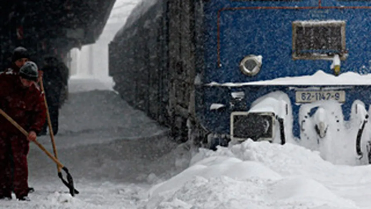 Trei linii de cale ferata au fost inchise si alte 42 de trenuri au fost anulate din cauza zapezii