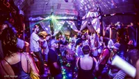 Povestea necenzurată a unei tinere din Iași, dansatoare într-un nightclub: ”Îmi era frică de orice când ieșeam pe stradă!”